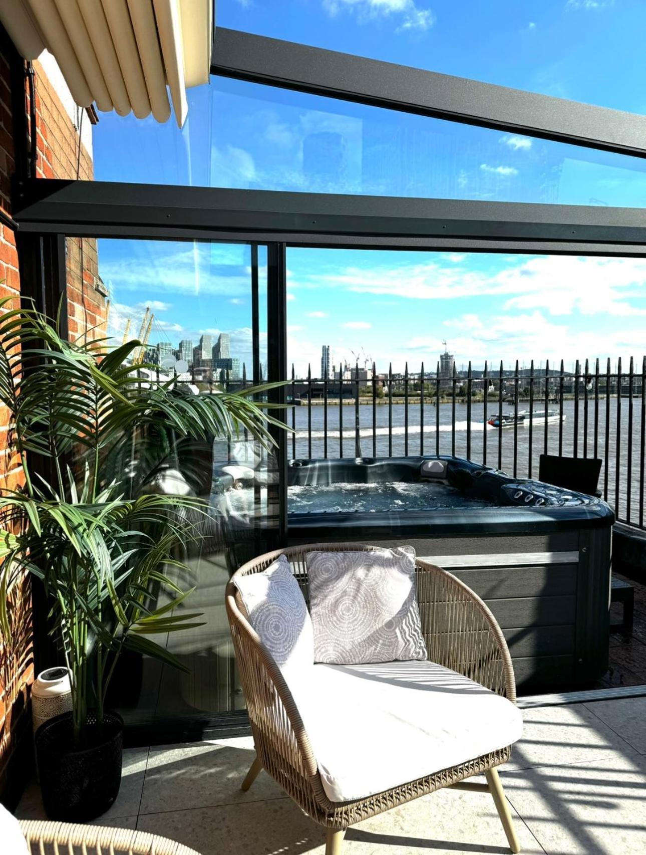 3 X Bedroom Riverside Flat With Hot Tub On Roof Terrace Лондон Екстер'єр фото