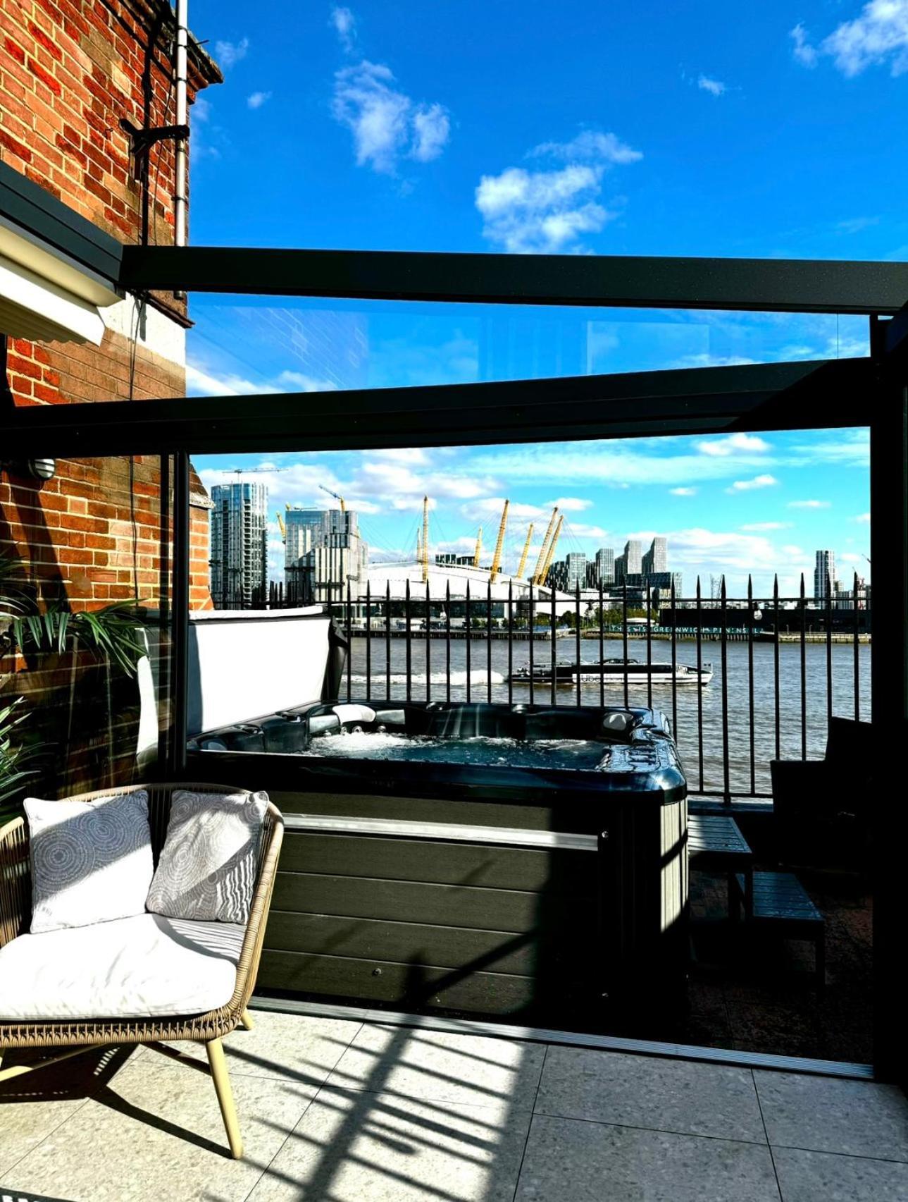 3 X Bedroom Riverside Flat With Hot Tub On Roof Terrace Лондон Екстер'єр фото